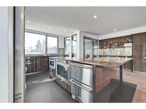 110 18 Street Nw, Calgary, AB - Indoor Photo Showing Kitchen With Upgraded Kitchen