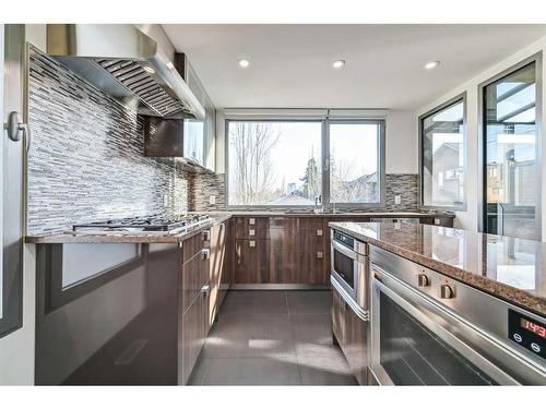 110 18 Street Nw, Calgary, AB - Indoor Photo Showing Kitchen With Upgraded Kitchen