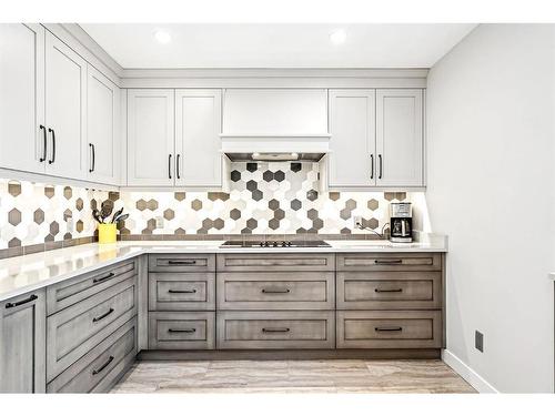 112 Beaconsfield Way Nw, Calgary, AB - Indoor Photo Showing Kitchen