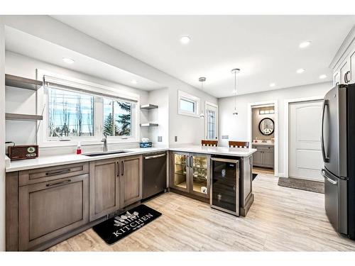 112 Beaconsfield Way Nw, Calgary, AB - Indoor Photo Showing Kitchen