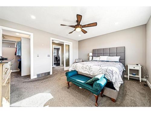 112 Beaconsfield Way Nw, Calgary, AB - Indoor Photo Showing Bedroom