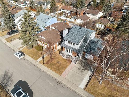 112 Beaconsfield Way Nw, Calgary, AB - Outdoor