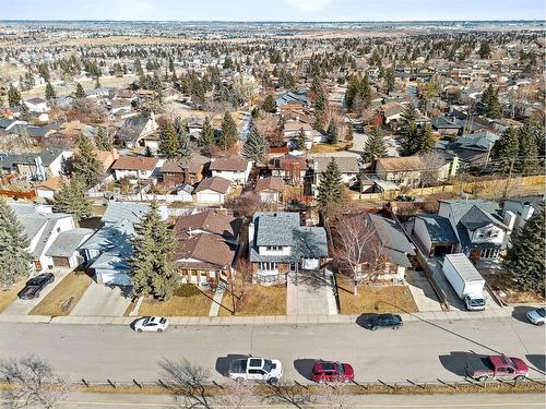 112 Beaconsfield Way Nw, Calgary, AB - Outdoor With View