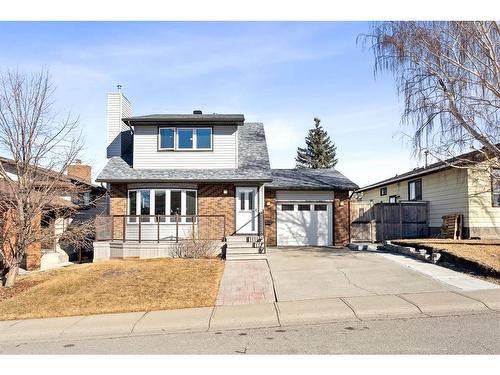 112 Beaconsfield Way Nw, Calgary, AB - Outdoor With Facade