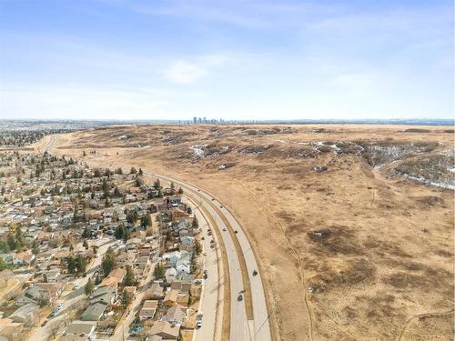 112 Beaconsfield Way Nw, Calgary, AB - Outdoor With View