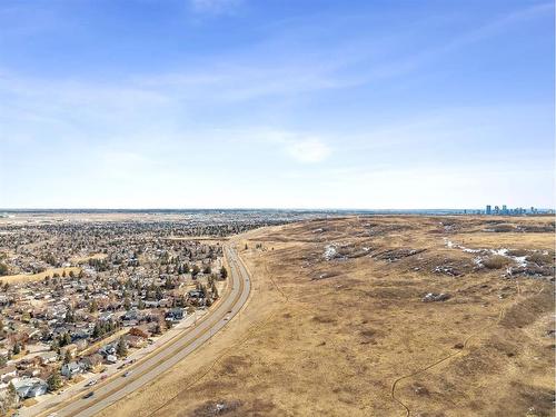 112 Beaconsfield Way Nw, Calgary, AB - Outdoor With View