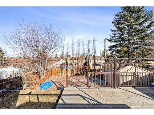 112 Beaconsfield Way Nw, Calgary, AB - Outdoor