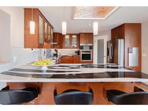 3343 Barrett Place Nw, Calgary, AB - Indoor Photo Showing Kitchen