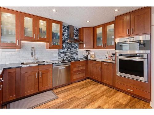 3343 Barrett Place Nw, Calgary, AB - Indoor Photo Showing Kitchen