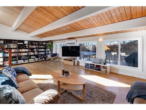 3343 Barrett Place Nw, Calgary, AB - Indoor Photo Showing Living Room