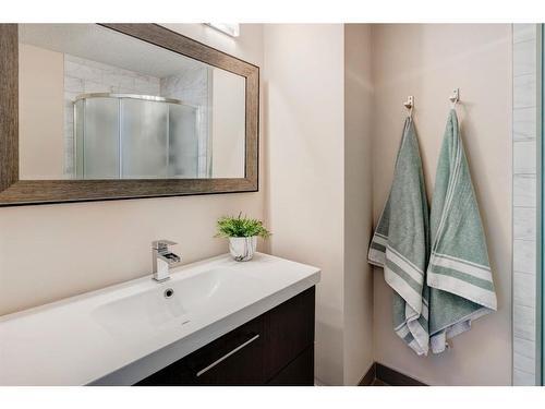 3343 Barrett Place Nw, Calgary, AB - Indoor Photo Showing Bathroom