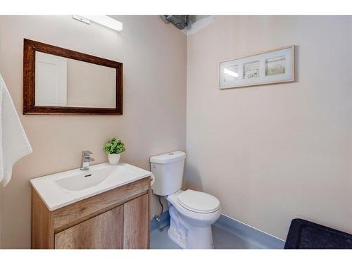 3343 Barrett Place Nw, Calgary, AB - Indoor Photo Showing Bathroom