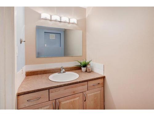 3343 Barrett Place Nw, Calgary, AB - Indoor Photo Showing Bathroom