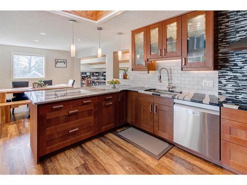 3343 Barrett Place Nw, Calgary, AB - Indoor Photo Showing Kitchen With Upgraded Kitchen