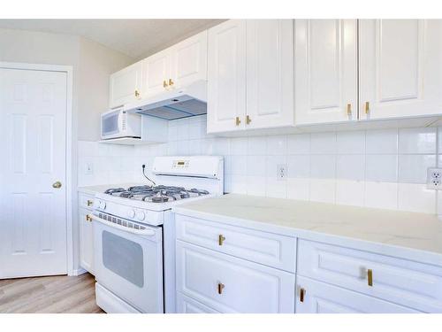 21 Panorama Hills Way Nw, Calgary, AB - Indoor Photo Showing Kitchen