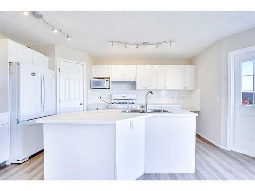 21 Panorama Hills Way Nw, Calgary, AB - Indoor Photo Showing Kitchen