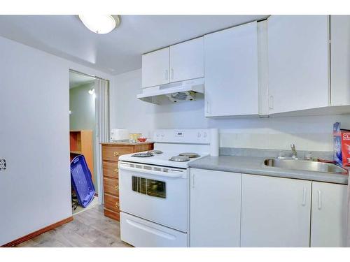 21 Panorama Hills Way Nw, Calgary, AB - Indoor Photo Showing Kitchen