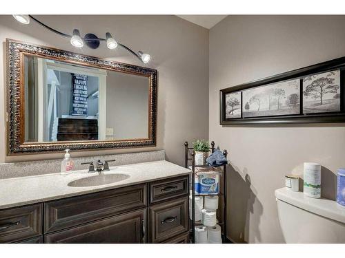 5003 Norris Road Nw, Calgary, AB - Indoor Photo Showing Bathroom