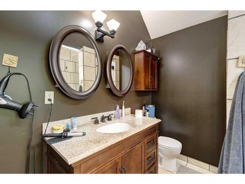 5003 Norris Road Nw, Calgary, AB - Indoor Photo Showing Bathroom