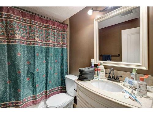 5003 Norris Road Nw, Calgary, AB - Indoor Photo Showing Bathroom