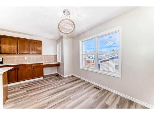 330 Everglen Rise Sw, Calgary, AB - Indoor Photo Showing Kitchen