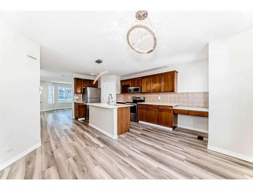 330 Everglen Rise Sw, Calgary, AB - Indoor Photo Showing Kitchen