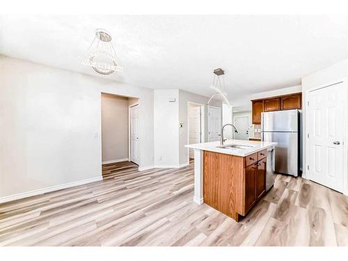 330 Everglen Rise Sw, Calgary, AB - Indoor Photo Showing Kitchen