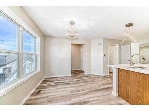 330 Everglen Rise Sw, Calgary, AB - Indoor Photo Showing Kitchen