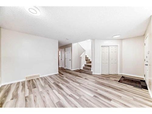 330 Everglen Rise Sw, Calgary, AB - Indoor Photo Showing Other Room