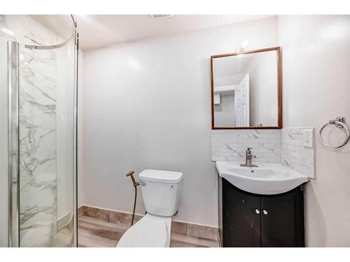 330 Everglen Rise Sw, Calgary, AB - Indoor Photo Showing Bathroom