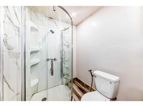 330 Everglen Rise Sw, Calgary, AB - Indoor Photo Showing Bathroom