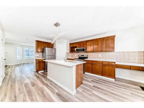 330 Everglen Rise Sw, Calgary, AB - Indoor Photo Showing Kitchen