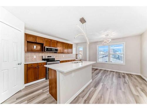 330 Everglen Rise Sw, Calgary, AB - Indoor Photo Showing Kitchen