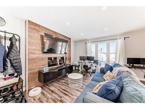 431 Malvern Close Ne, Calgary, AB - Indoor Photo Showing Living Room