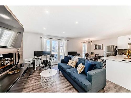 431 Malvern Close Ne, Calgary, AB - Indoor Photo Showing Living Room