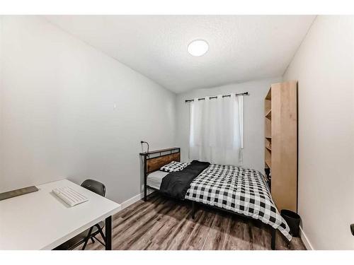 431 Malvern Close Ne, Calgary, AB - Indoor Photo Showing Bedroom