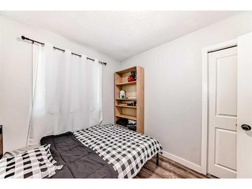 431 Malvern Close Ne, Calgary, AB - Indoor Photo Showing Bedroom