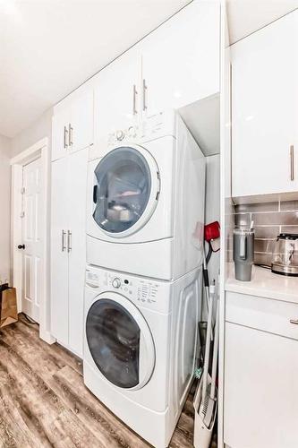 431 Malvern Close Ne, Calgary, AB - Indoor Photo Showing Laundry Room