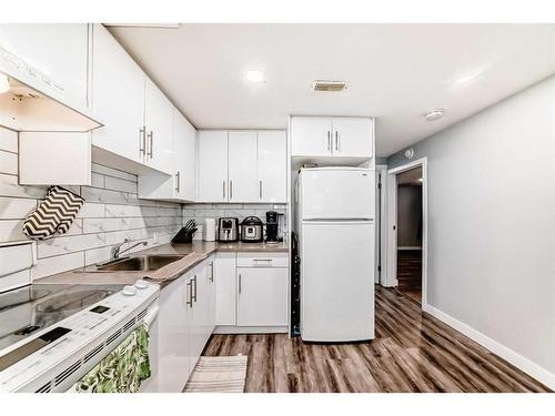 431 Malvern Close Ne, Calgary, AB - Indoor Photo Showing Kitchen