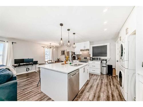 431 Malvern Close Ne, Calgary, AB - Indoor Photo Showing Kitchen