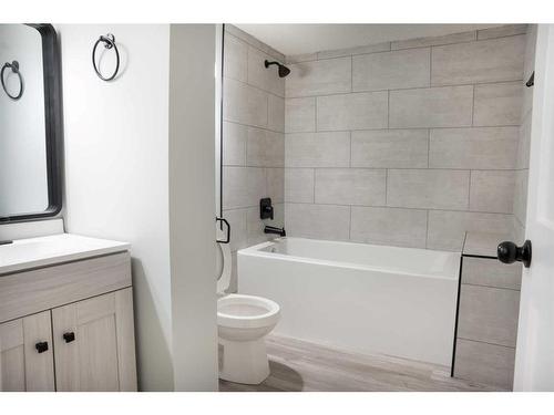 343 Ranchview Mews Nw, Calgary, AB - Indoor Photo Showing Bathroom