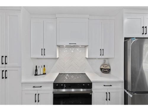 11120 Braeside Drive Sw, Calgary, AB - Indoor Photo Showing Kitchen