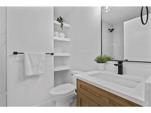 11120 Braeside Drive Sw, Calgary, AB - Indoor Photo Showing Bathroom