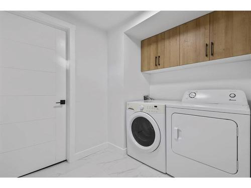 11120 Braeside Drive Sw, Calgary, AB - Indoor Photo Showing Laundry Room