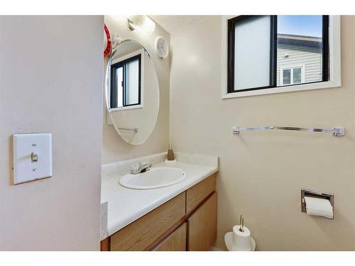 44 Whitworth Way Ne, Calgary, AB - Indoor Photo Showing Bathroom