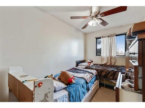 44 Whitworth Way Ne, Calgary, AB - Indoor Photo Showing Bedroom