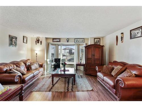 44 Whitworth Way Ne, Calgary, AB - Indoor Photo Showing Living Room