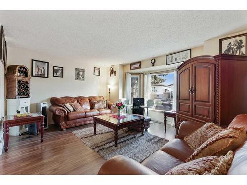 44 Whitworth Way Ne, Calgary, AB - Indoor Photo Showing Living Room