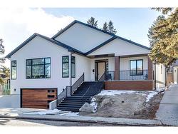 30 Roselawn Crescent NW Calgary, AB T2K 1K6