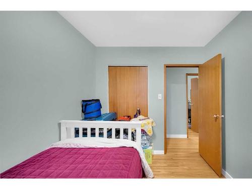 2339 Vista Crescent Ne, Calgary, AB - Indoor Photo Showing Bedroom